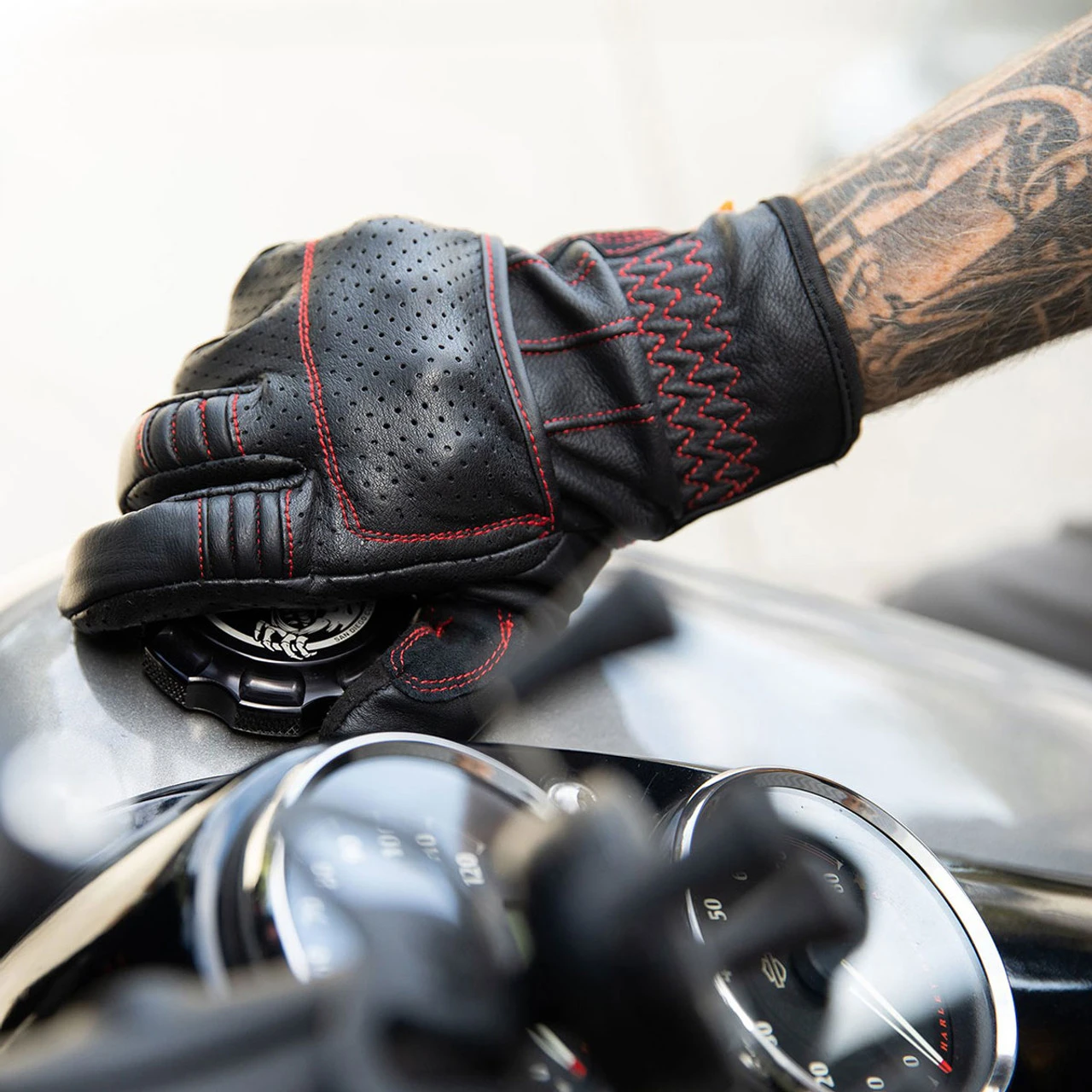 Biltwell Borrego CE Leather Gloves - Black/Red 10 Biltwell Borrego CE Leather Gloves - Black/Red - Image 8